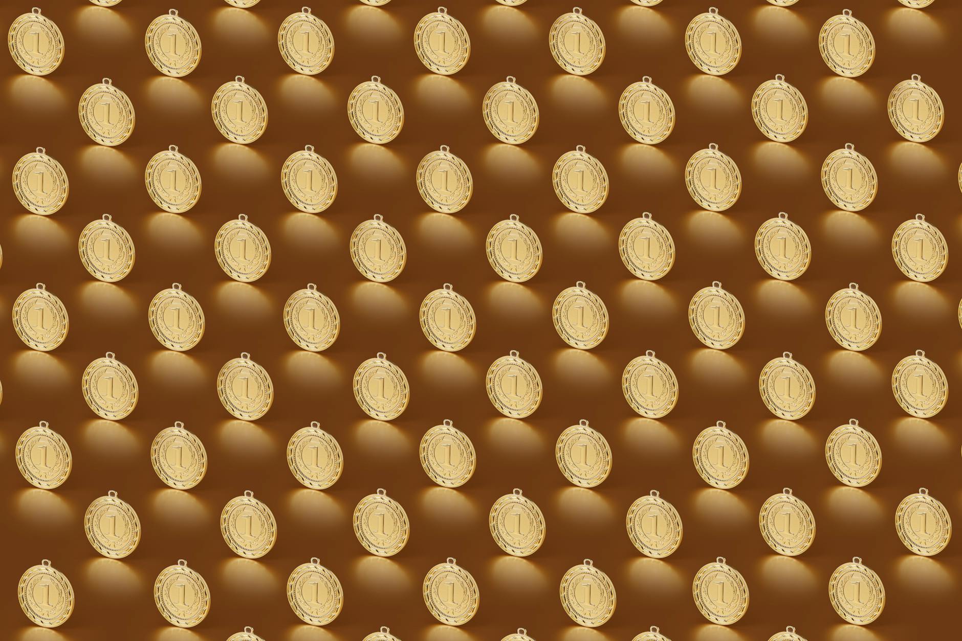 Złote medale sportowe ułożone w powtarzalny wzór na brązowym tle